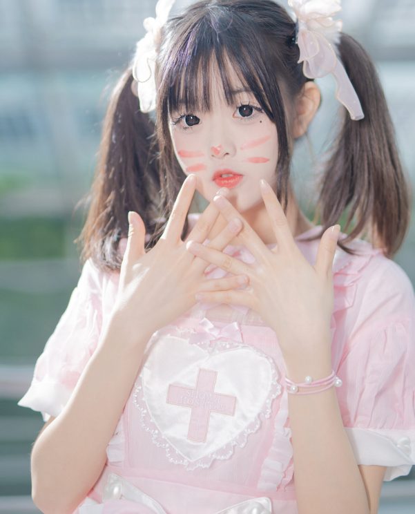 每次拍照都发觉自己颜值忽高忽低,一会美一会更美真是好没意思
