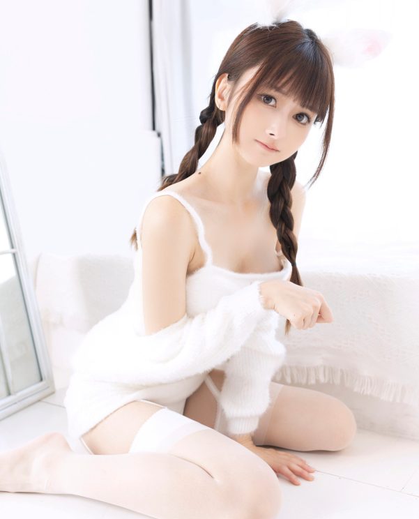 少女写真 ??? “小白兔白又白~