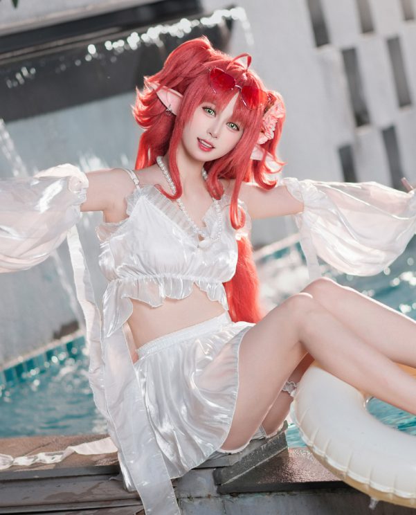 夏日绝美 cosplay 泳装,让你成为海滩焦点