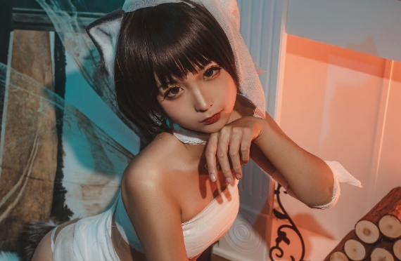 蠢沫沫 – 《绷带猫》:妖媚与俏皮的完美融合