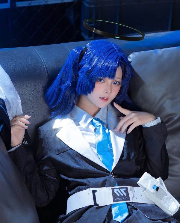 Cosplay | 精打细算 扶眼镜 蔚蓝档案 早濑优香