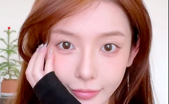 绝不会出错的「新手淡妆公式」，轻松画出自然+清透伪素颜妆感