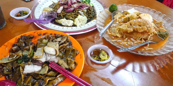 2025 霹雳太平美食推荐！12家太平必吃美食：炒粿条, 猪肠粉, 虾面