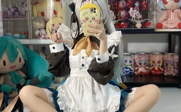 白栎Shirly 崩坏·星穹铁道 流萤女仆，光影交织下的星际女仆诗篇