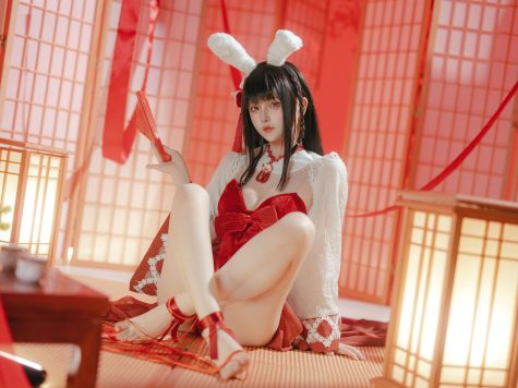 屿鱼Yukako 碧蓝航线 大山·祈愿的巫女兔,摄影师如何捕捉神社少女的灵动与祈愿瞬间